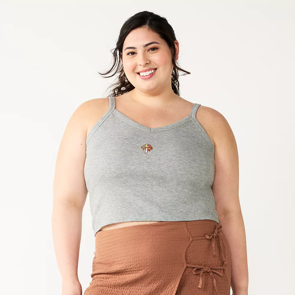 Juniors' Plus Size SO® Cropped Wide-Strap Cami 4 Juniors' Plus Size SO® Cropped Wide-Strap Cami - Image 4
